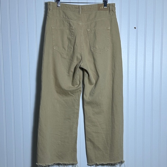 Zara Z1975 Wide Leg High Waist Raw Hem Beige Utilitarian Jeans Size 8 Casual - Picture 5 of 7